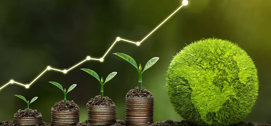 Moedas empilhadas com brotos crescendo e um globo verde, com linha ascendente ao fundo