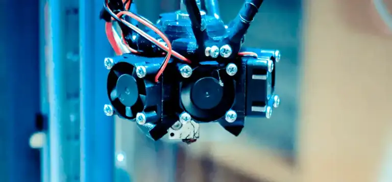 Cabeçote de uma impressora 3D em operação
